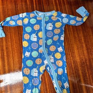 Milk and cookies long sleeve pajamas size 3 to 6 month